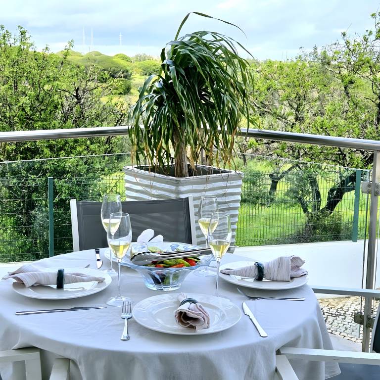 Apartment 'T1 Albufeira Tranquilidade' with Shared Pool, Wi-Fi and Air Conditioning in Albufeira