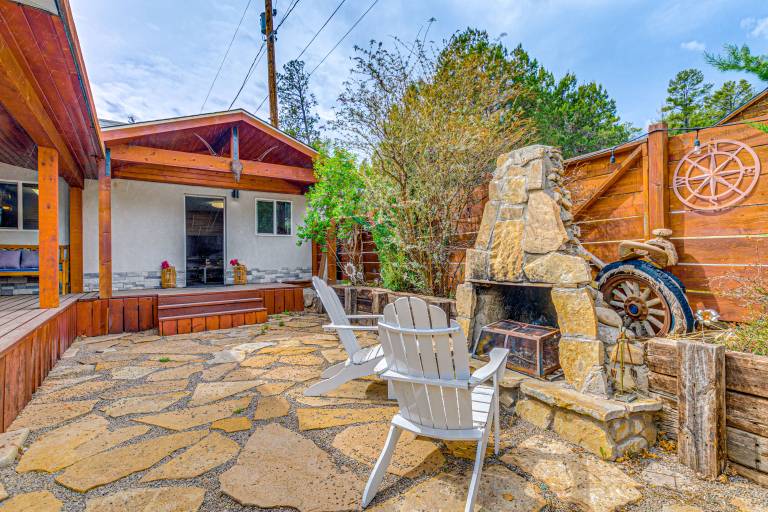 < 1 Mi to Grindstone Lake! All-Season Family Haven in Ruidoso, NM