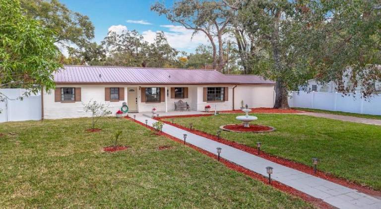 Vacation home with pool | Pets are welcome in Tampa, FL