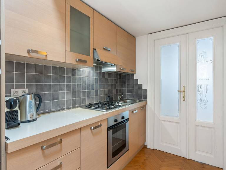 Apartment with yard | Close to Prague astronomical clock | Suitable for remote work — photo 4