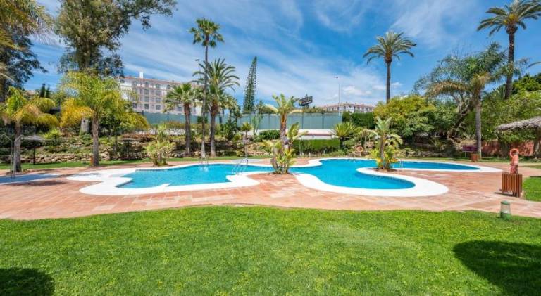 Rental apartment with garden, patio & private pool — photo 3
