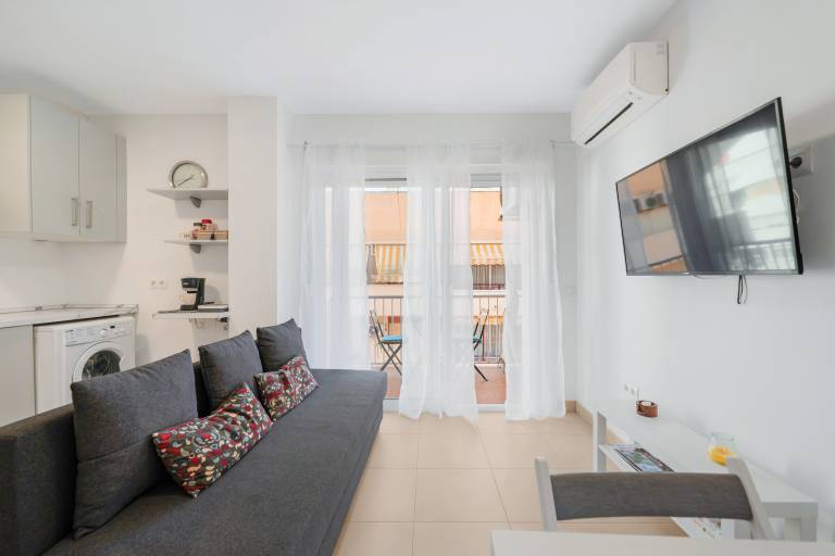 Apartment 'Beachfront Estepona Center' with Sea View, Wi-Fi and Air Conditioning — photo 2