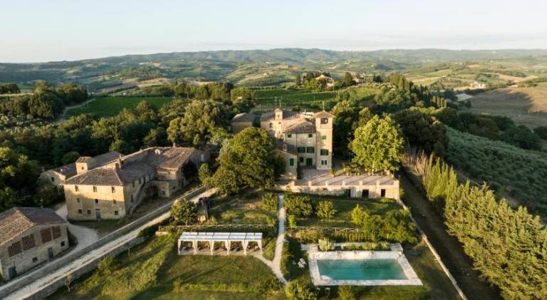Beautiful apartment with pool, garden & patio | Perfect for remote work | Pets allowed in Poggibonsi