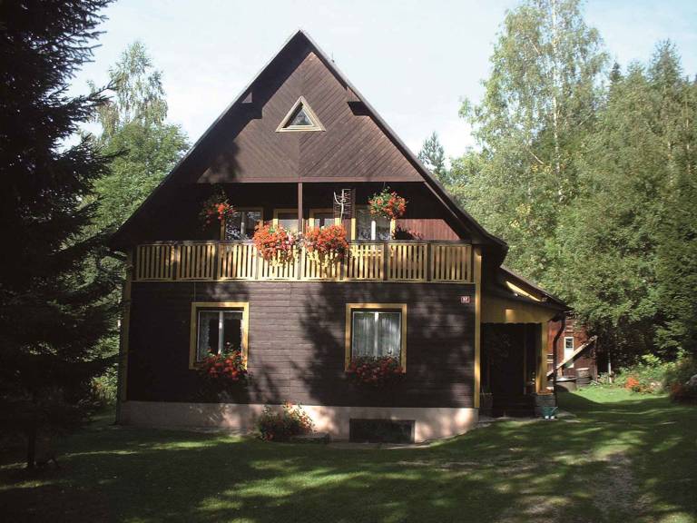 Ferienhaus mit Kaminofen in ruhiger Umgebung