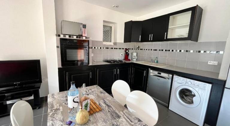Family-oriented house with garden, pool & patio | Pets allowed — photo 4