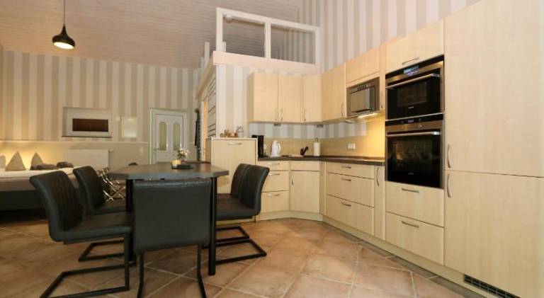 Beautiful apartment with patio, yard & BBQ | Pets allowed — photo 2
