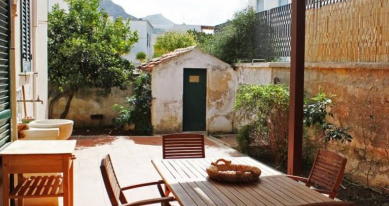 Wonderful vacation home with yard, patio & grill | Mountain view | Close to the beach | Pets allowed in Trapani