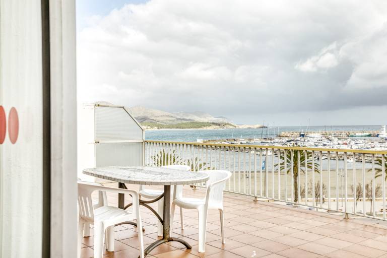 'Apartment Mediterranean View 3-4' close to the Beach with Terrace & Wi-Fi in Llanca