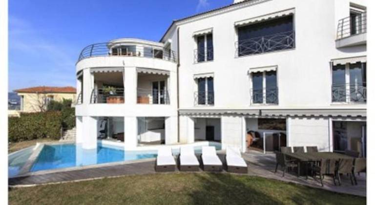 Villa with private pool, barbecue & hot tub in Villefranche-sur-Mer