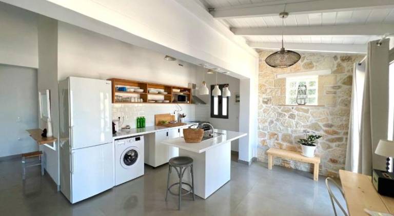 Villa with terrace, private pool & yard | Dogs allowed — photo 3