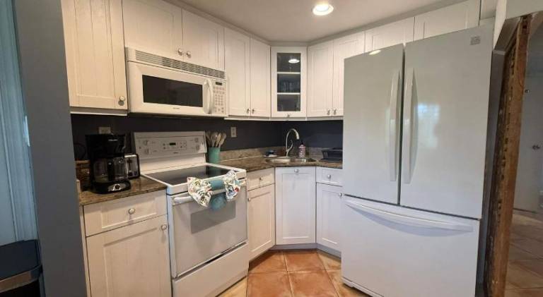 Delray Beach Hideaway Private 1BR w Patio BBQ — photo 3