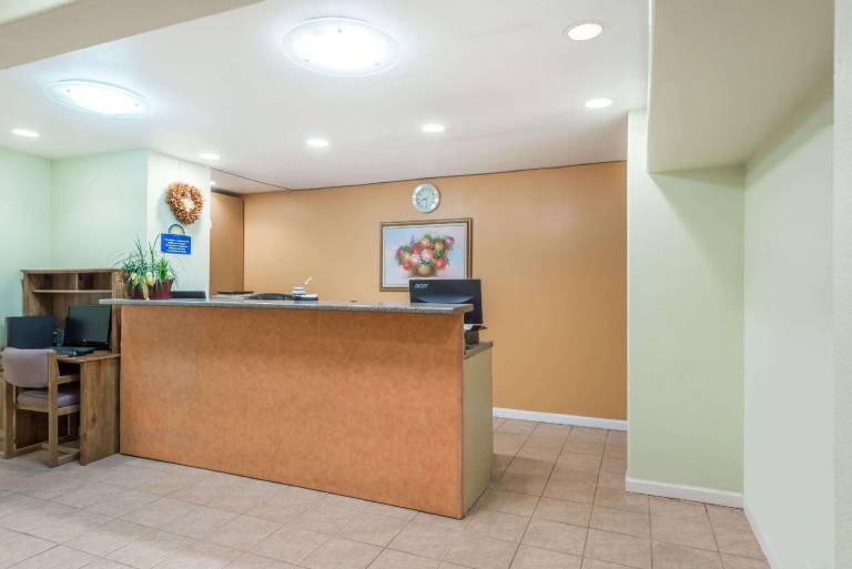 Days Inn by Wyndham Socorro — photo 5