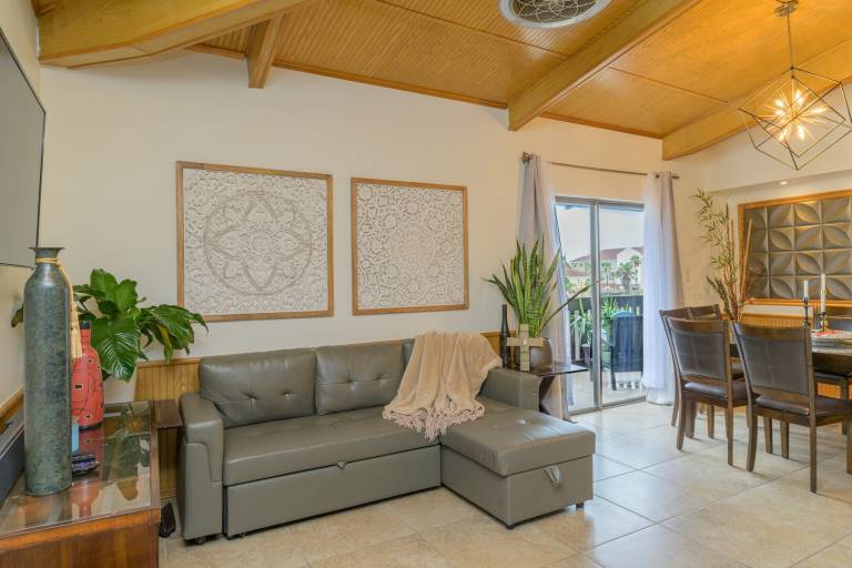 Tiki 323 - Stylish 1BR Condo Sleeps 4 Near Beach in South Padre Island, TX