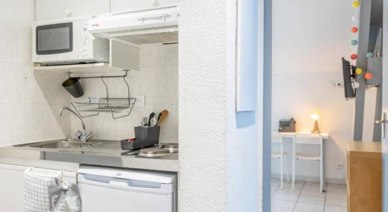 Serviced apartment with terrace | Next to Popes' Palace — photo 4