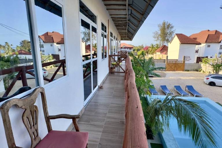 Charming lodge with pool, garden & patio | Next to the beach | Pet-friendly — photo 3