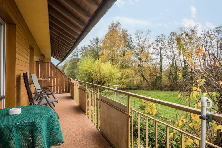 Rental apartment with BBQ & yard — photo 4
