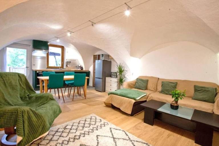 Family-oriented apartment with patio | Pet-friendly — photo 2