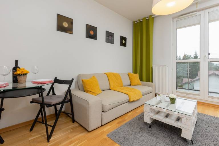 Apartment with yard in Warsaw