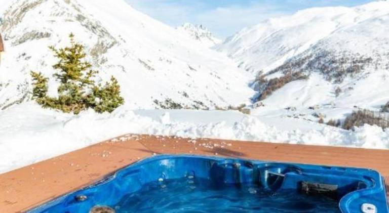 Holiday apartment with pool, sauna & jacuzzi in Livigno