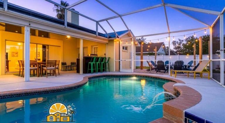 Vacation home with pool & jacuzzi | Pets allowed in Bradenton, FL