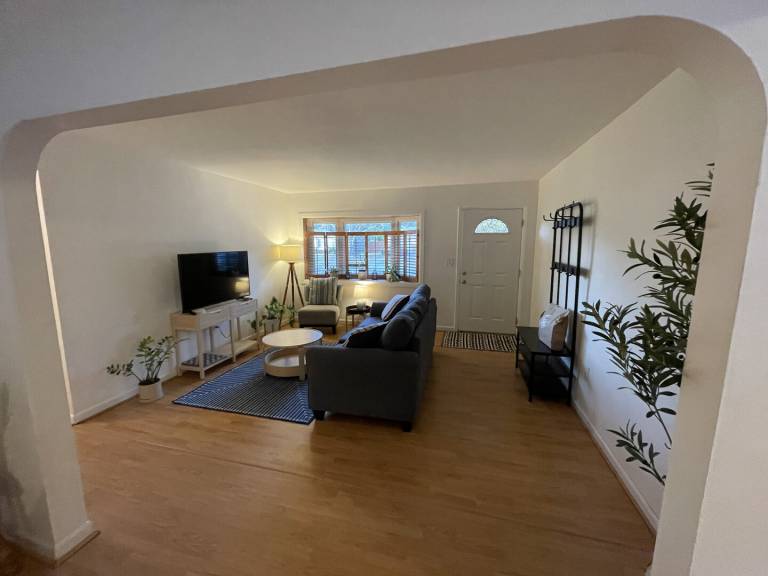 House with patio & yard — photo 4