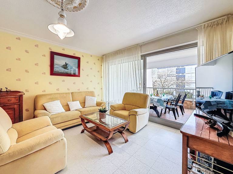 Rental apartment with terrace — photo 2