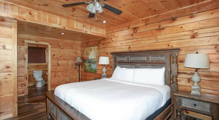 Vacation home with jacuzzi — photo 2