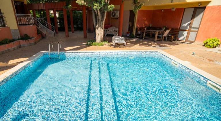 Spacious rental apartment with pool | Next to the beach | Pets allowed — photo 4