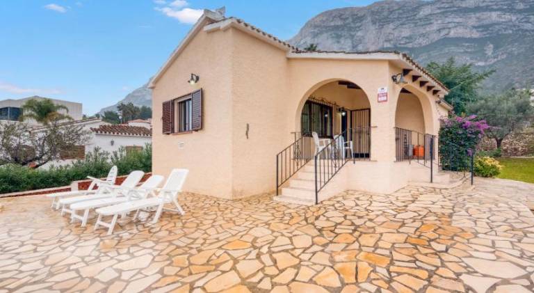 Charming villa with private pool & terrace | Pets are welcome — photo 5