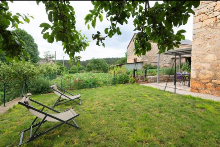 Child-friendly gite with terrace & barbeque | Garden view | Pet-friendly — photo 4