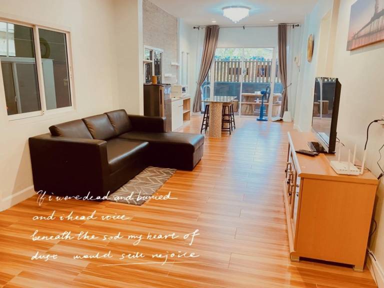 Villa with pool, hot tub & grill in Chonburi