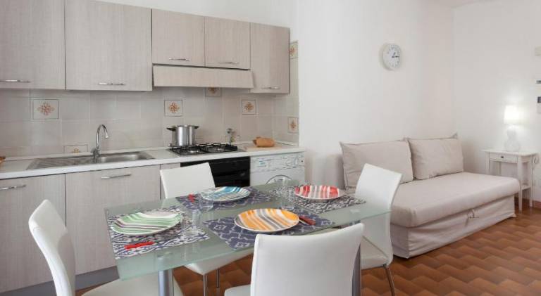 Rental apartment with patio — photo 4