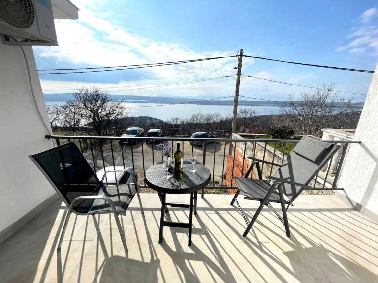 Apartment with patio | Dogs allowed in Crikvenica