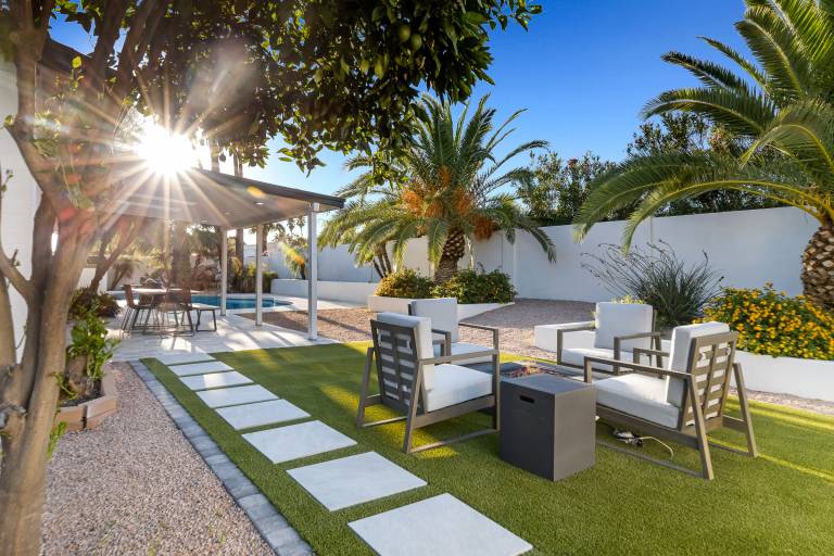 Minutes from Shopping Dining & Golf