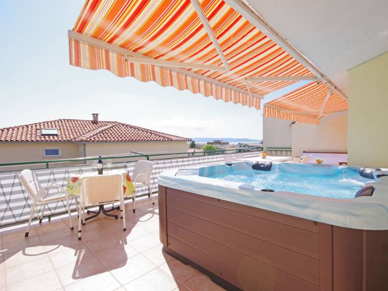 Apartment mit drei Schlafzimmern, Whirlpool und Meerblick — photo 3