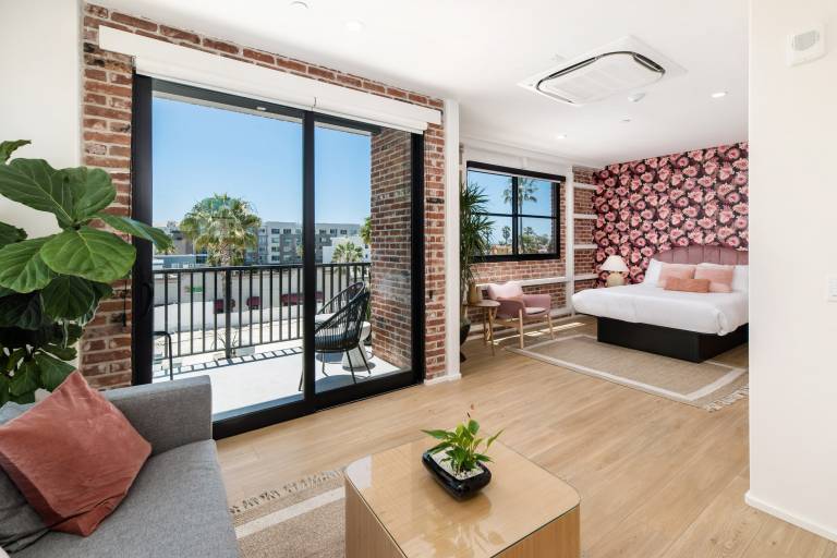 Balcony Suite 301 The Brick Boutique Hotel
