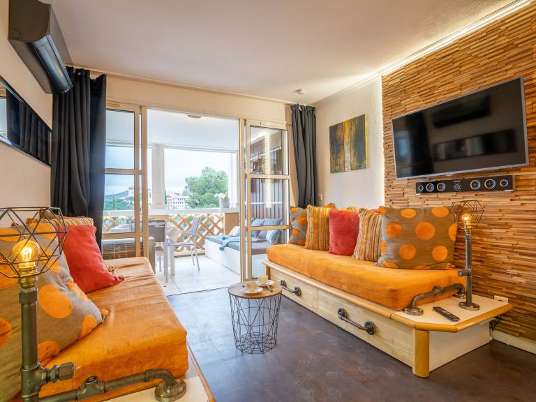 Family-oriented holiday apartment with yard, terrace & pool | Sea view | Pets are welcome — photo 2