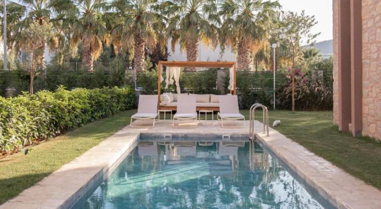 Fully equipped spacious villa with barbecue, garden & private pool | Close to the beach | Good for workation | Pet-friendly in Mugla