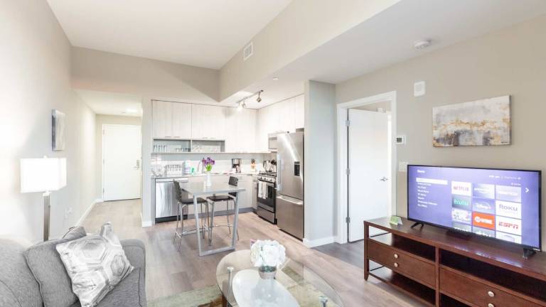 Apartment with terrace, barbeque & pool in Fairfield, CT