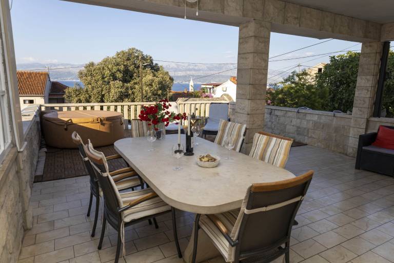 Apartment with grill & patio | Garden view — photo 4