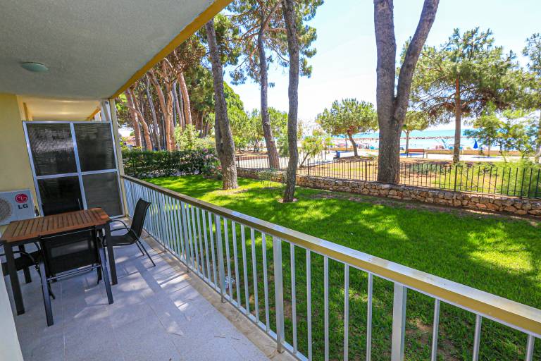 Rental apartment with terrace & garden — photo 3