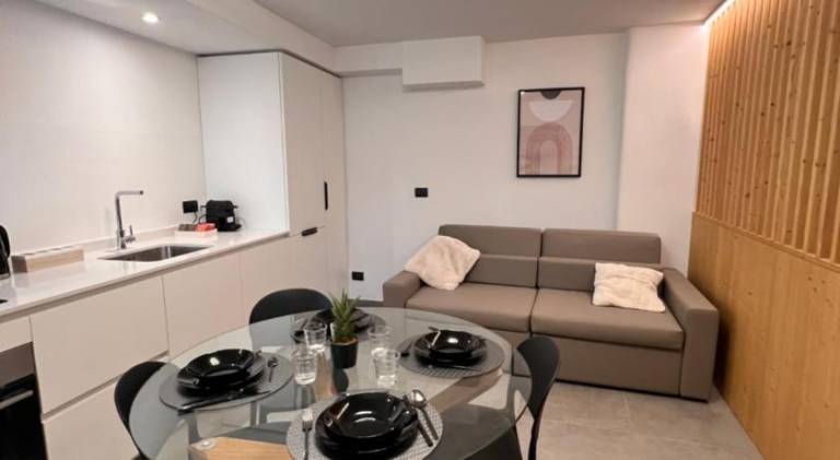 Serviced apartment with patio & garden | Pets allowed — photo 3