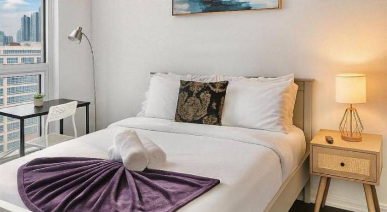 Cozy Room & Bath Downtown Toronto