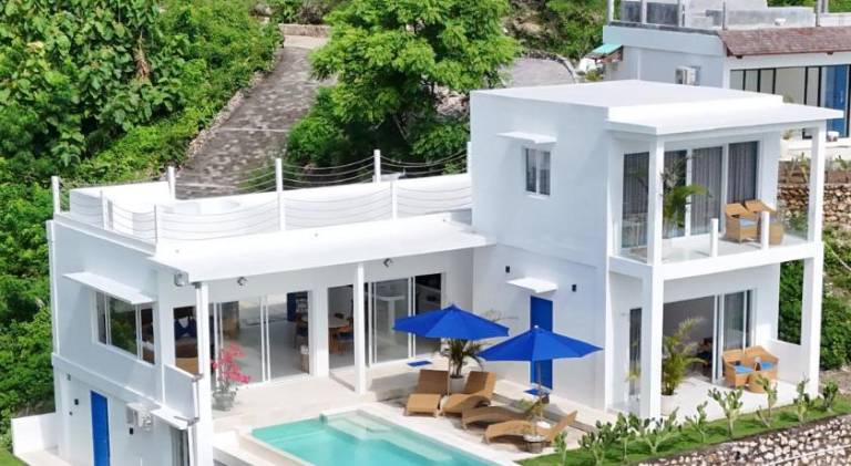 Charming villa with terrace, private pool & yard | Suitable for remote work | Dogs allowed — photo 4