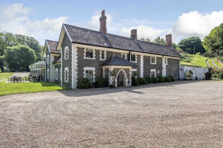 Fully equipped beautiful cottage with hot tub & yard | Pets are welcome in Cromer