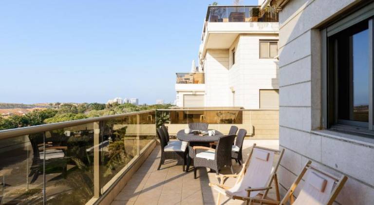 Apartment with terrace — photo 5