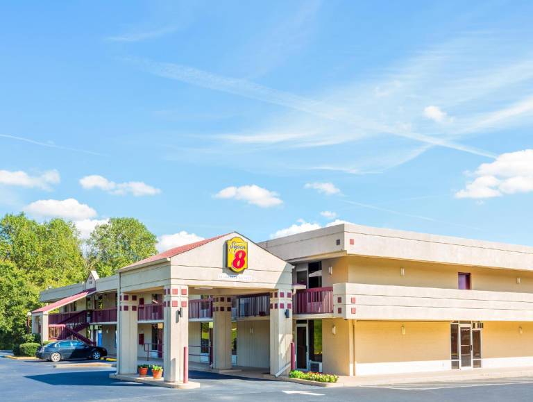 Super 8 By Wyndham Commerce in Commerce, GA