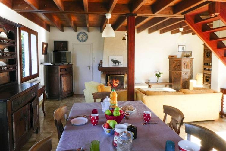 Vacation home with barbecue, patio & garden — photo 4