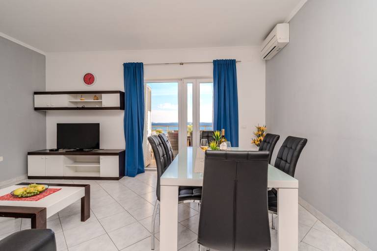 Nice rental apartment with BBQ & yard | Sea view | Pets are welcome — photo 4
