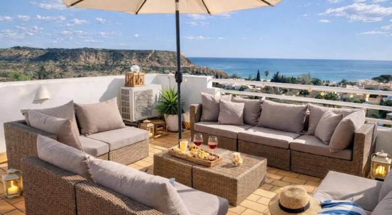 Dreamy Sea View Apartment with Access to Private Pool & Stunning Rooftop in Lagos